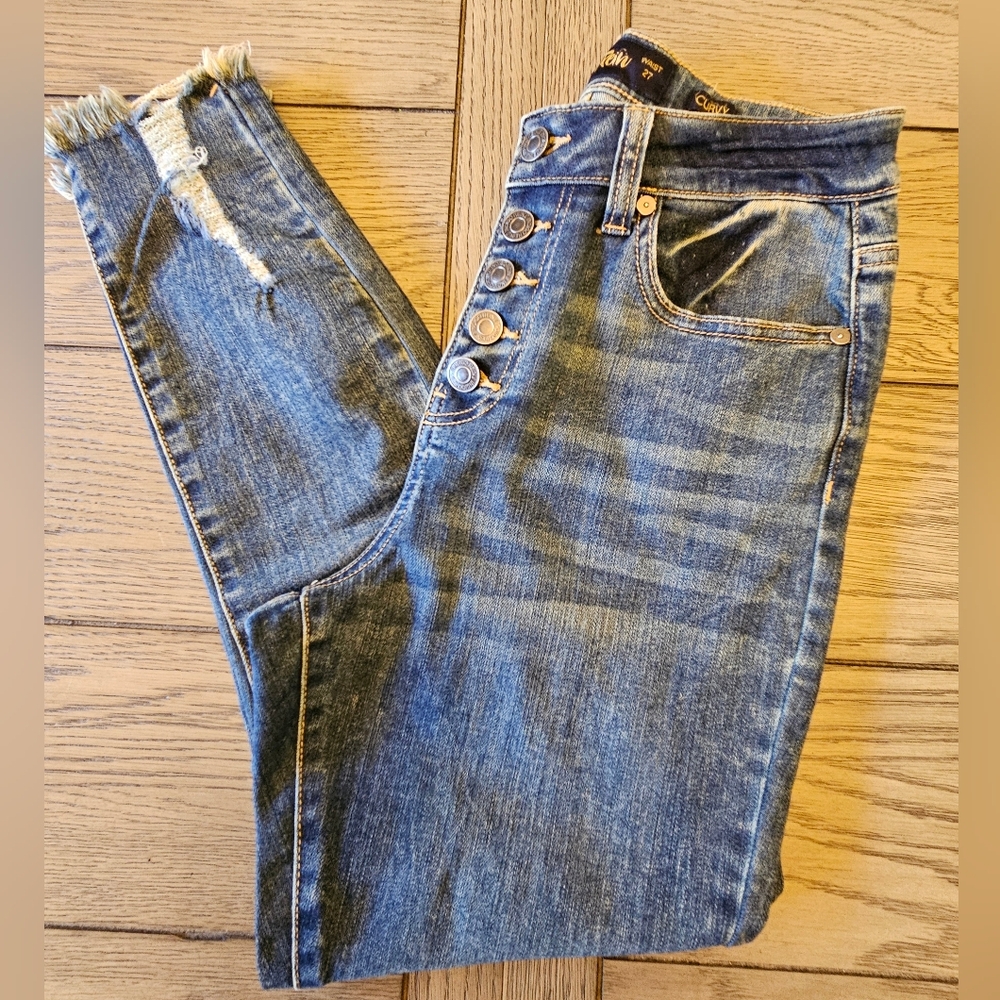 Distressed Jeans - Picture 14 of 15